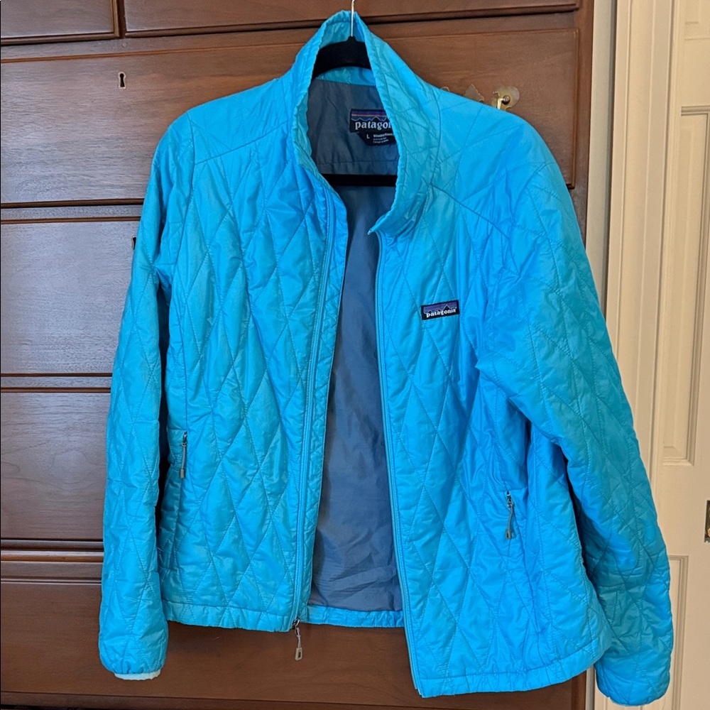 Patagonia Women's Blue lightweight Puffer Jacket